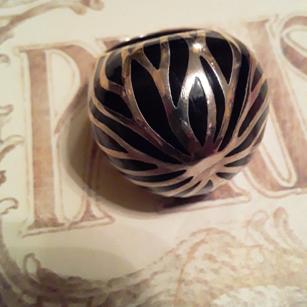 Black and Gold Enamel Colored Ring, SIZE 8 stainless steel markings.